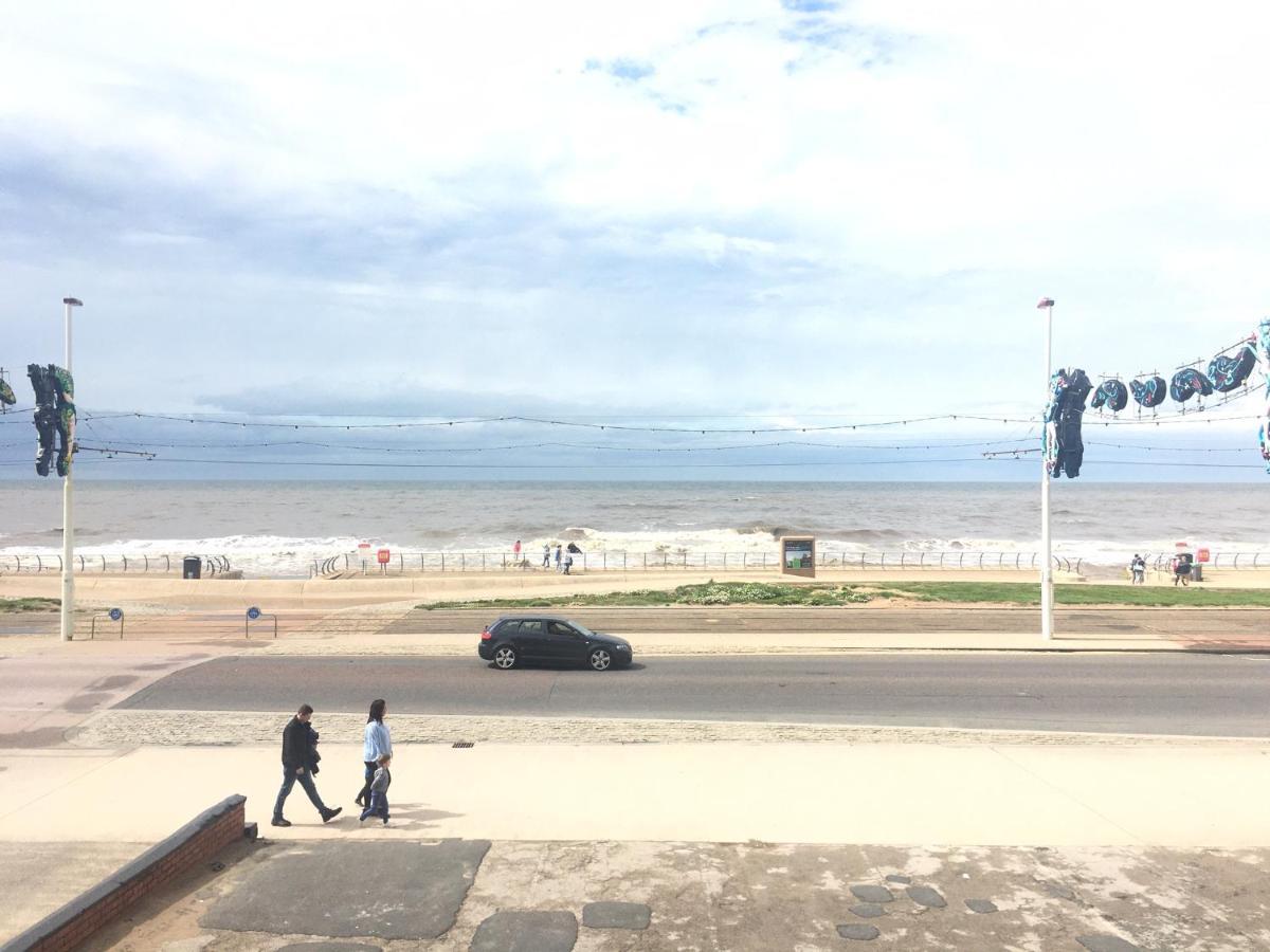 Sunny Days Hotel Blackpool Bagian luar foto